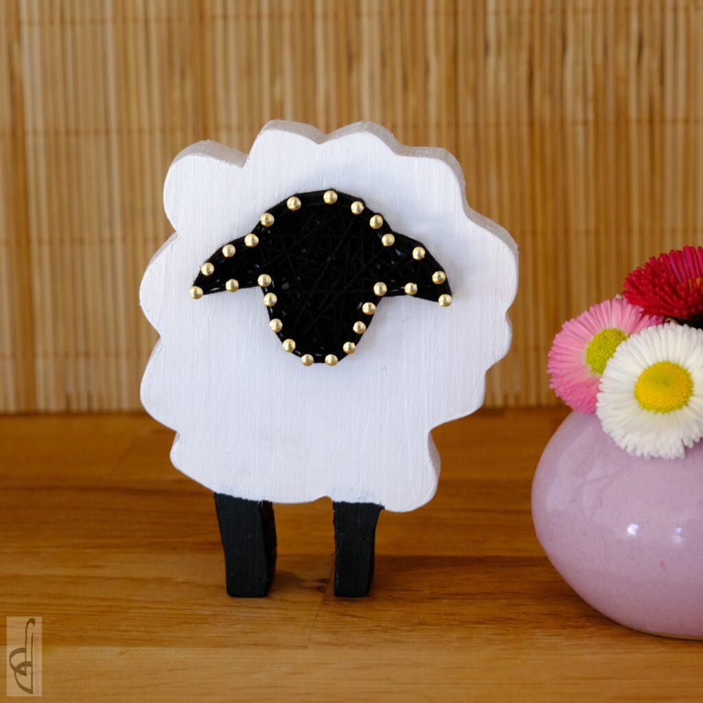 Schaf mit Nagelbild Applikation